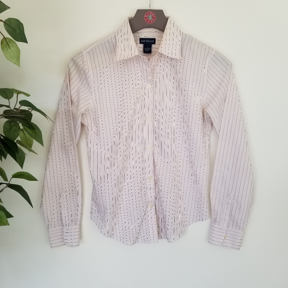 ⭐ 3/$20 Ann Taylor Pink Striped Button Dress Shirt